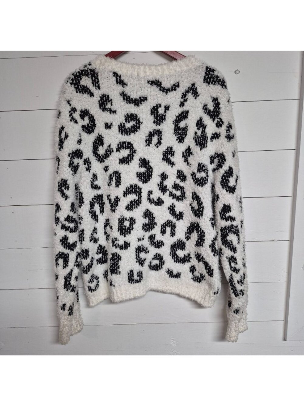 POL Women's Leopard Fuzzy Knit Sweater White & Black Cozy Long Sleeve Size L - Picture 5 of 5